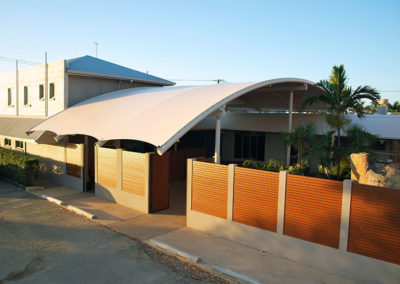 East End Hotel single 10 x 17m curved shade structure 3